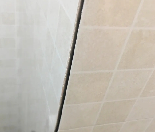 滨湖瓷砖空鼓维修公司分享阳台瓷砖脱落的修复过程可以分为以下几个步骤